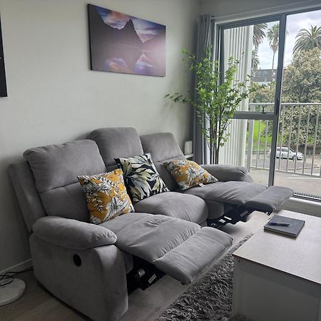 Immaculate 3 Bd 2 Bth Apartment -Free Carpark & Pool Auckland Kültér fotó