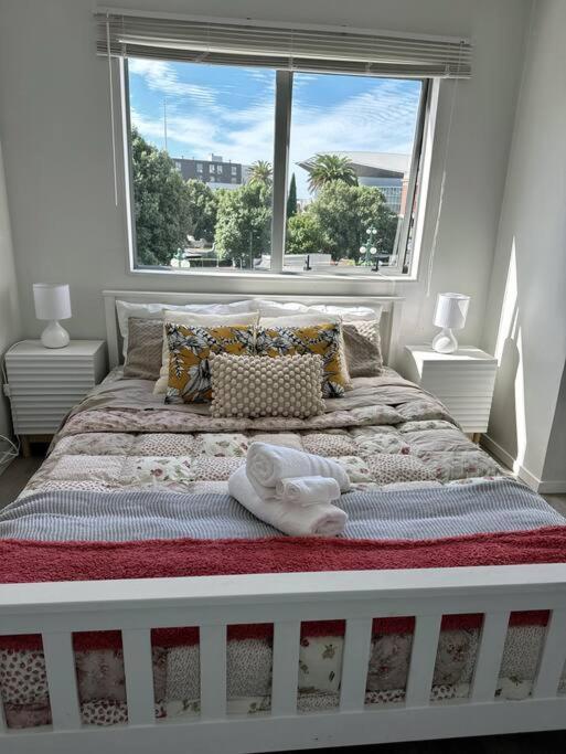 Immaculate 3 Bd 2 Bth Apartment -Free Carpark & Pool Auckland Kültér fotó