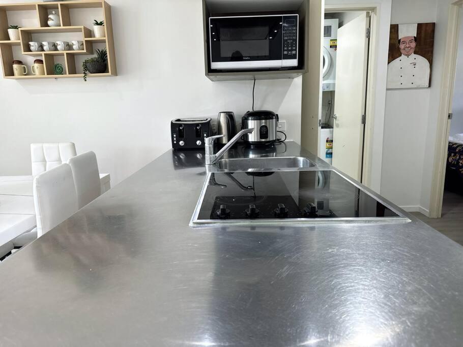Immaculate 3 Bd 2 Bth Apartment -Free Carpark & Pool Auckland Kültér fotó