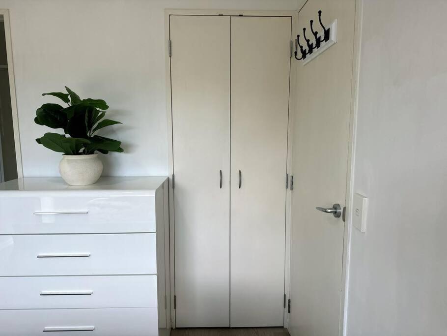 Immaculate 3 Bd 2 Bth Apartment -Free Carpark & Pool Auckland Kültér fotó